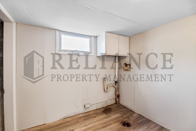 Building Photo - 317 W Kinkaid Ave