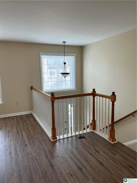 Building Photo - 338 S Oak St