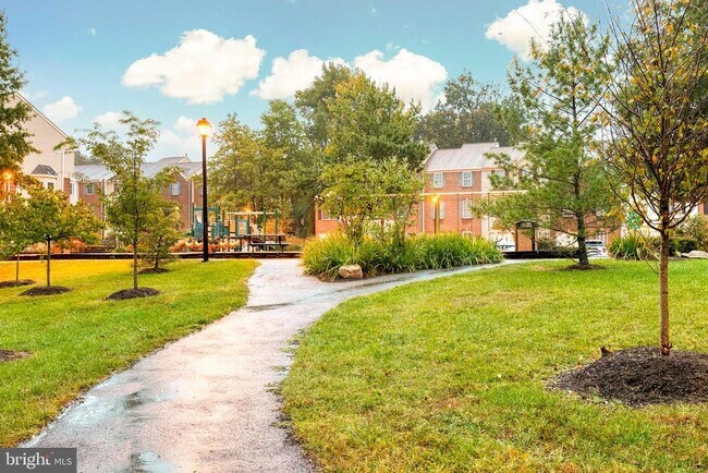 Building Photo - 2 Millhaven Ct