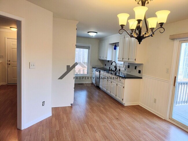 Building Photo - 312 Lakeshore Dr