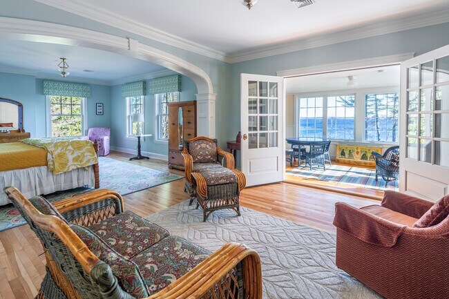 Building Photo - 9 Rockcraft