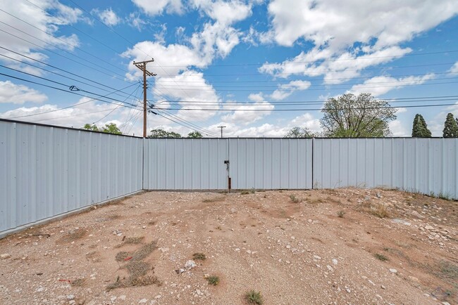 Building Photo - 3822 Walnut Ave