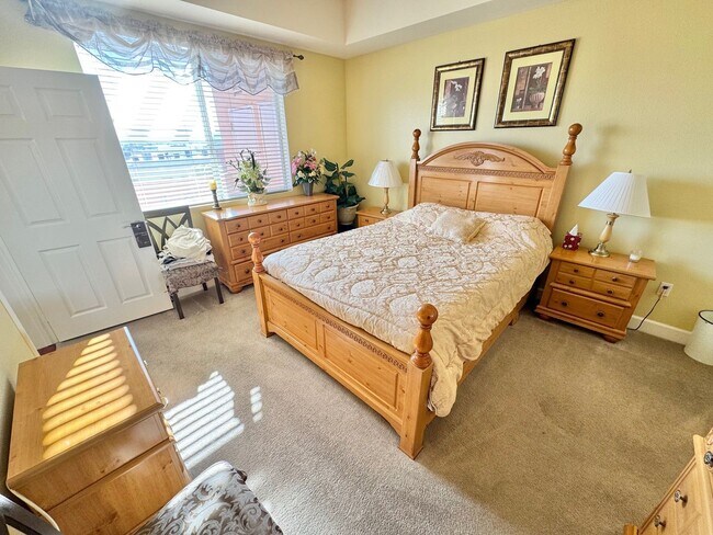 Building Photo - Modern condo with resort-style living in South Las Vegas