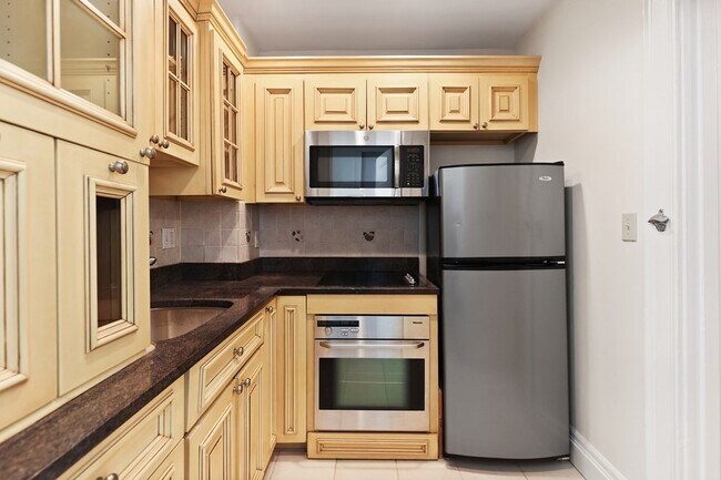 Primary Photo - 21 Beacon St