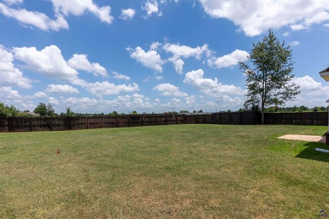 Building Photo - 309 Raleigh Dr