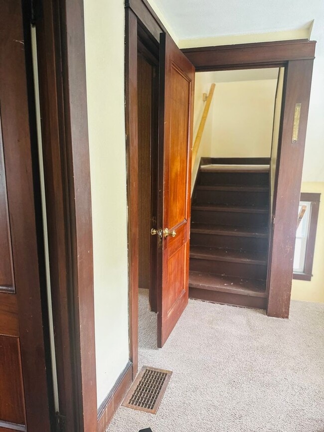 Building Photo - DREAM LOCATION !! LOOKS LIKE PRIVET ROAD !!!