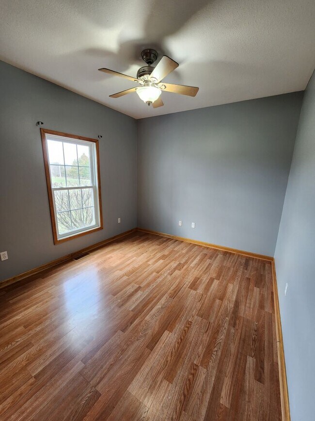 Building Photo - New price! Enjoy country living and seclus...