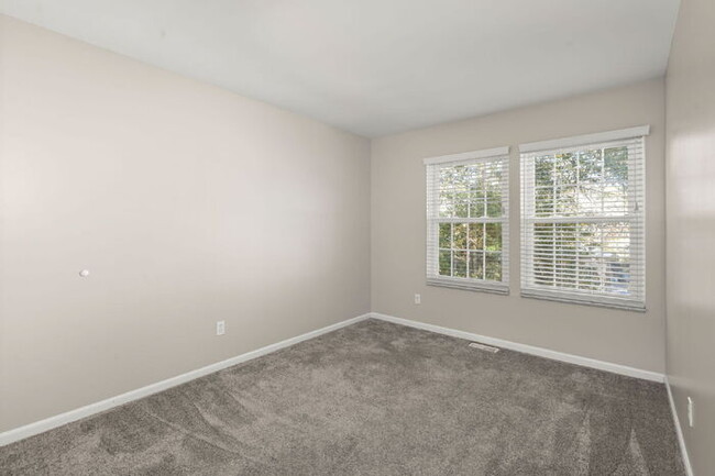Building Photo - 2028 Wild Flower Ln