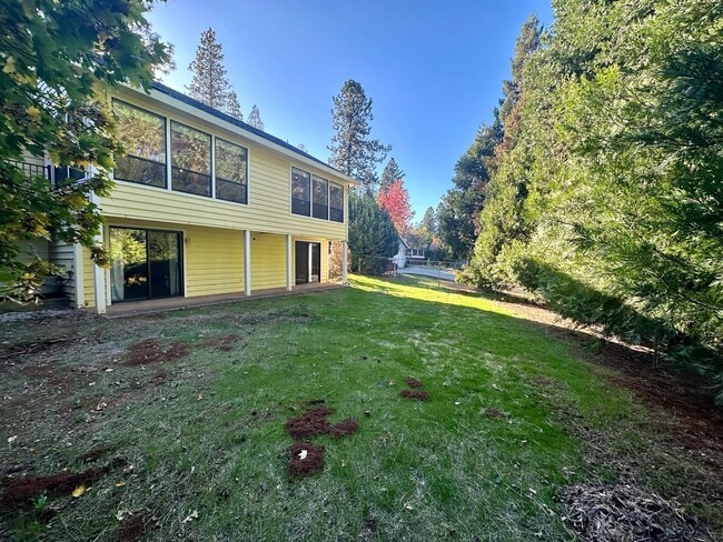 Building Photo - Light Filled 4 Bedroom 2.5 Bathroom Two-St...