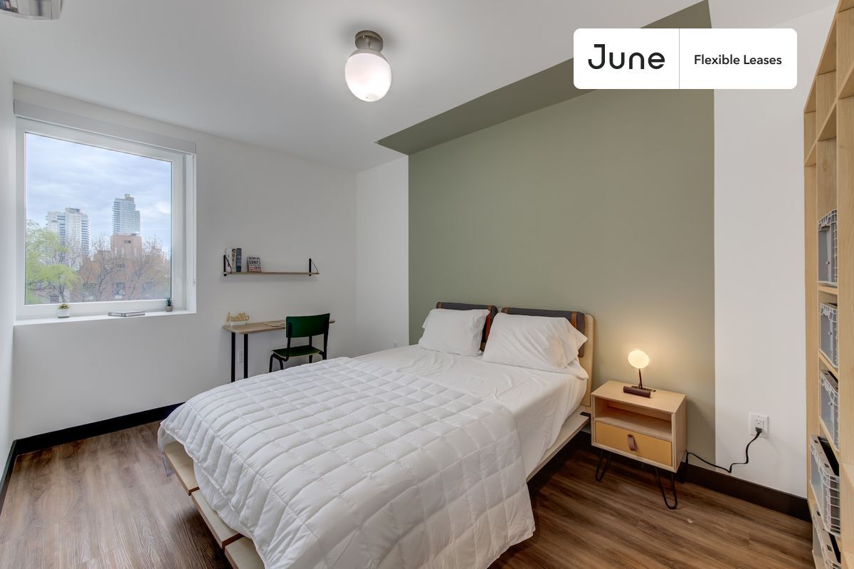 Building Photo - Prime Private ROOM in Williamsburg