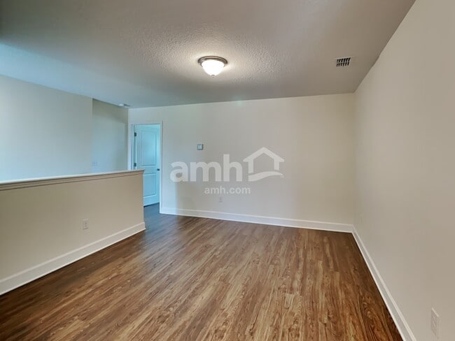 Building Photo - 926 Walden Woods Dr