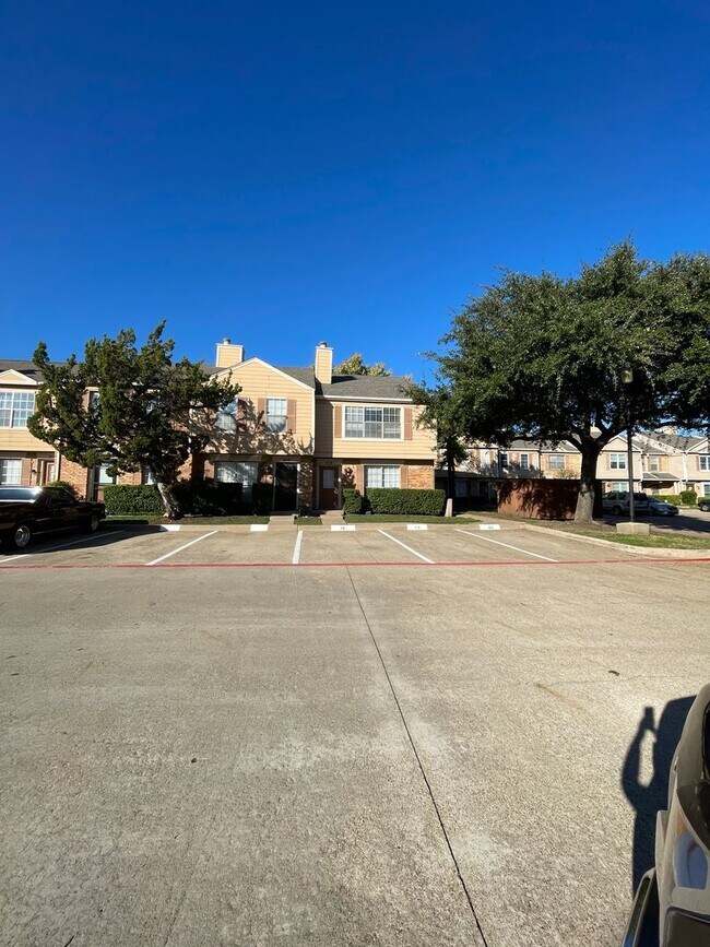 Building Photo - Briarpark Village