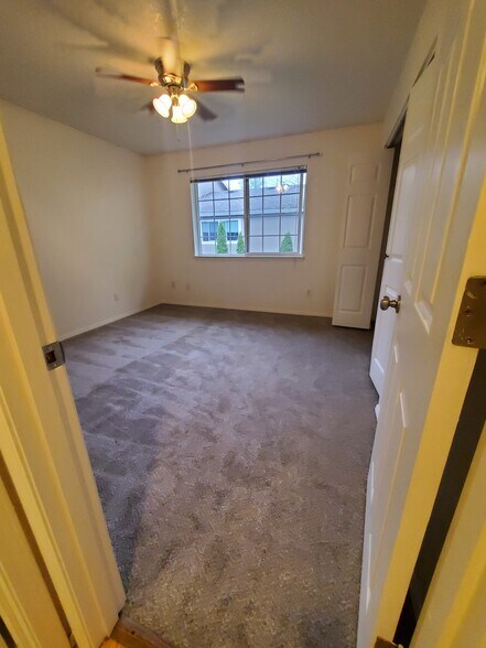 Building Photo - 3757 SE Milwaukie Ave