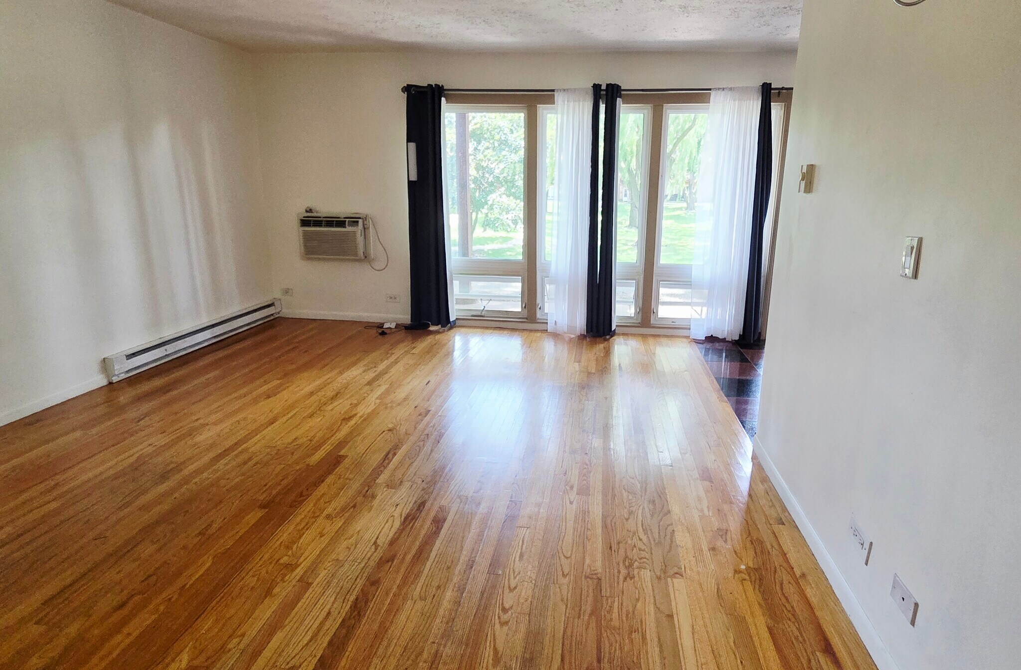 Building Photo - 2205 Arbor Cir