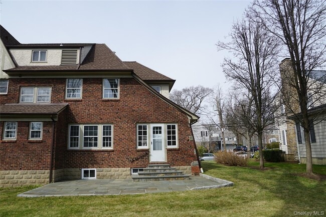 Building Photo - 16 Bon Air Ave