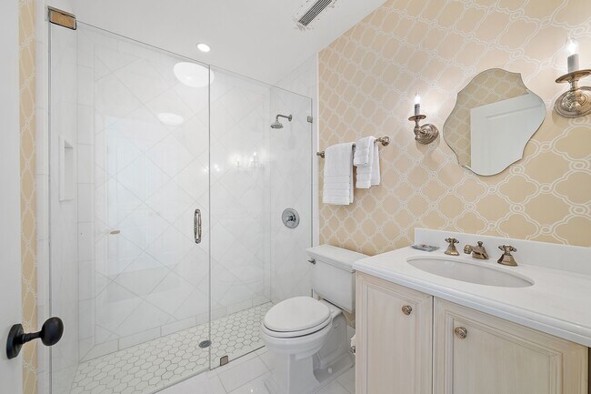 Building Photo - 210 Emerald Ln