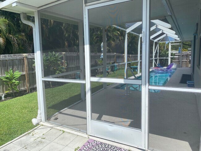 Building Photo - 3196 SW Areca Dr