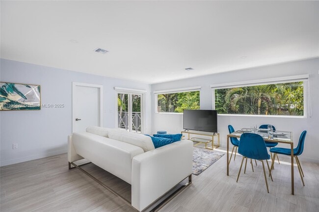 Building Photo - 2742 Coacoochee St