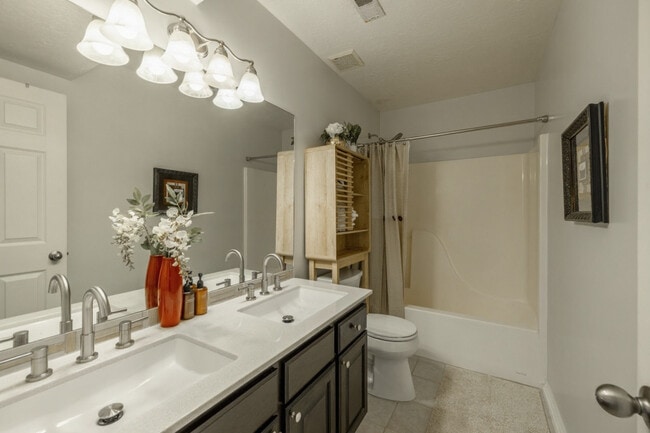 Building Photo - 924 Lowell Ave S