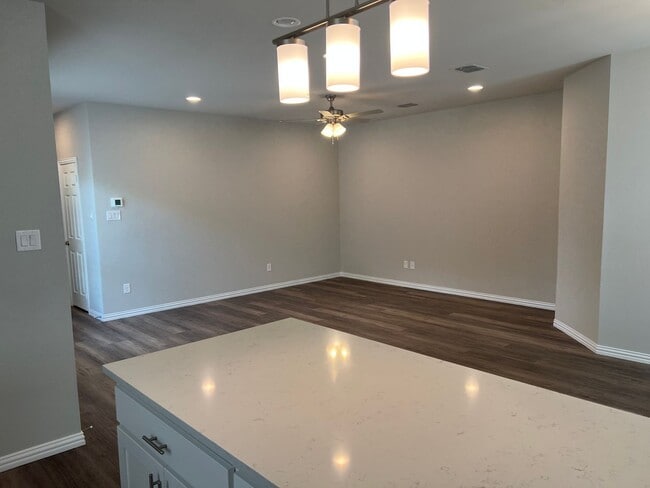 Building Photo - 212 Wayside Ct
