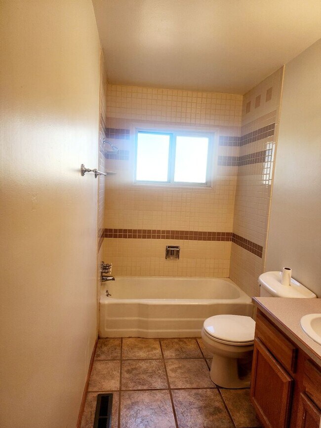 Building Photo - Cozy Home In North Valley