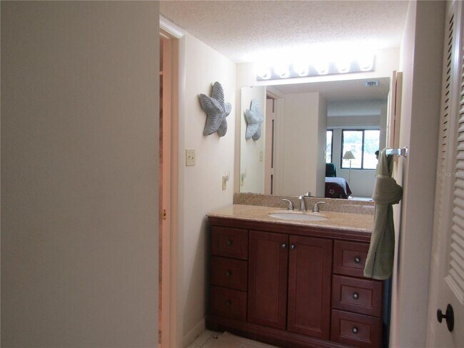 Building Photo - 5235 Willow Links