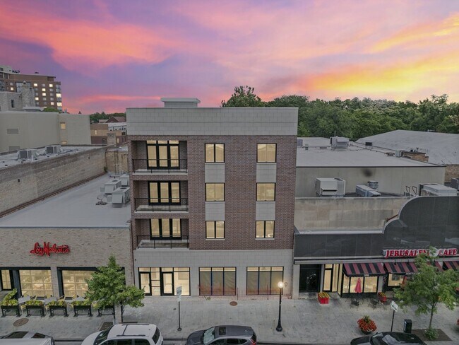 Building Photo - 1036 Lake St