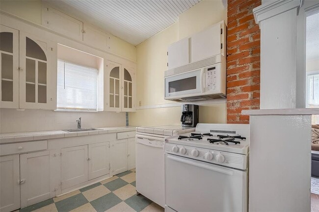 Building Photo - 4226 Avenue T