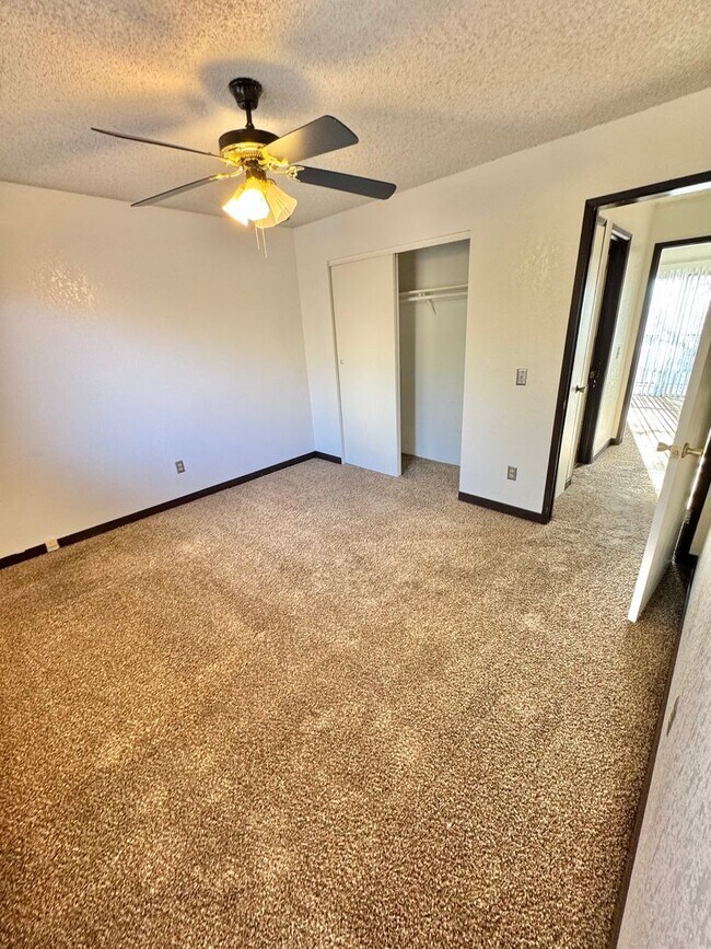 Building Photo - 2 bedroom apartment