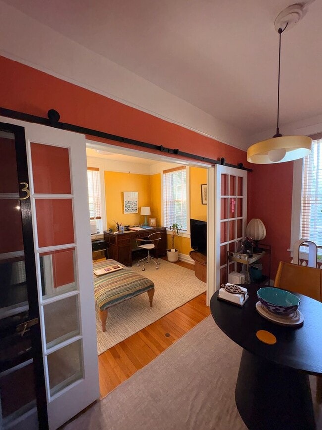 Building Photo - Charming Second-Floor Condo in Historic Fi...