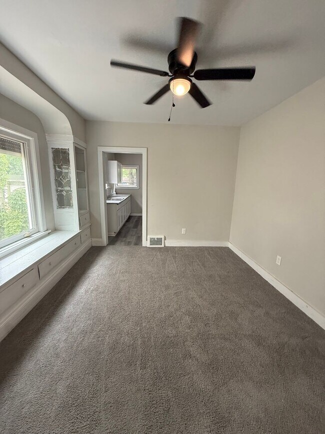 Building Photo - 4bd Single Section 8 *1/2 OFF SECURITY DEPOSIT SPECIAL*