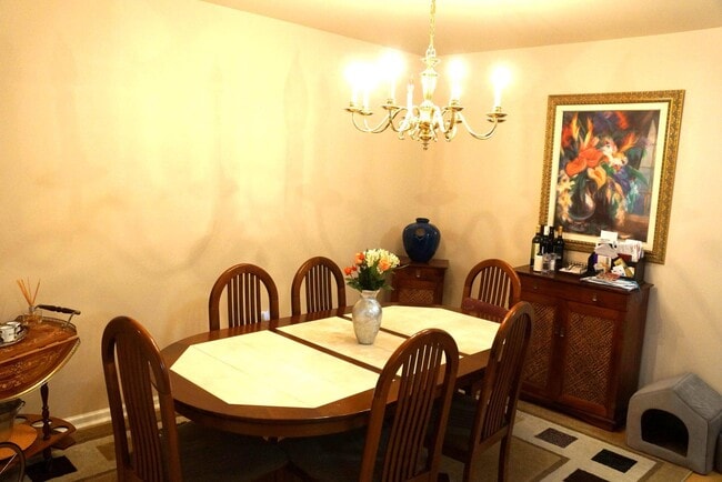 Building Photo - 402 Bollen Ct