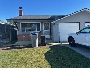 Building Photo - 55-1402