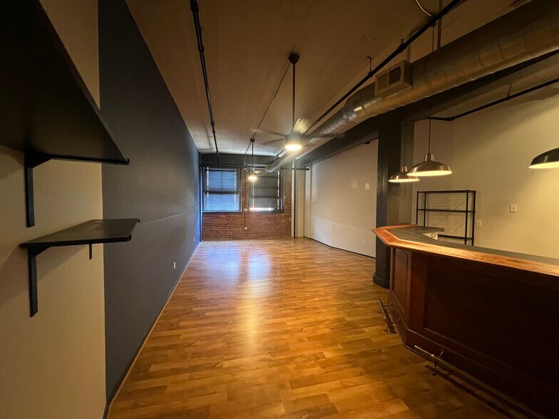 Building Photo - 200 Main St