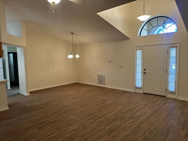 Building Photo - 4 Bedroom 3 Bath Single Family Home in The Groves of Baytree - Tavares Florida