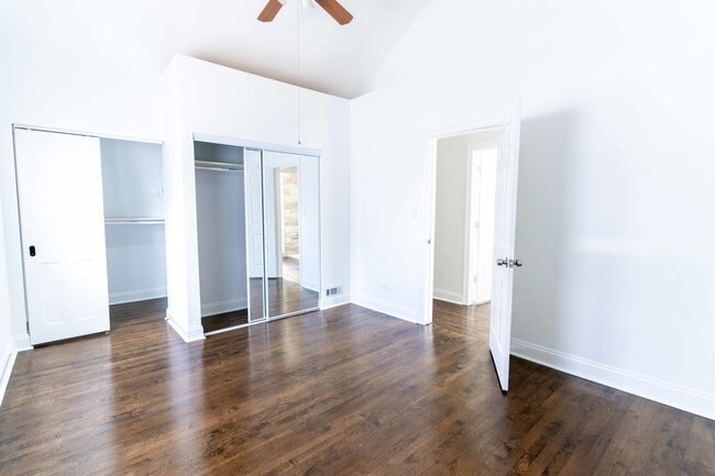 Building Photo - 4717 W Berteau Ave