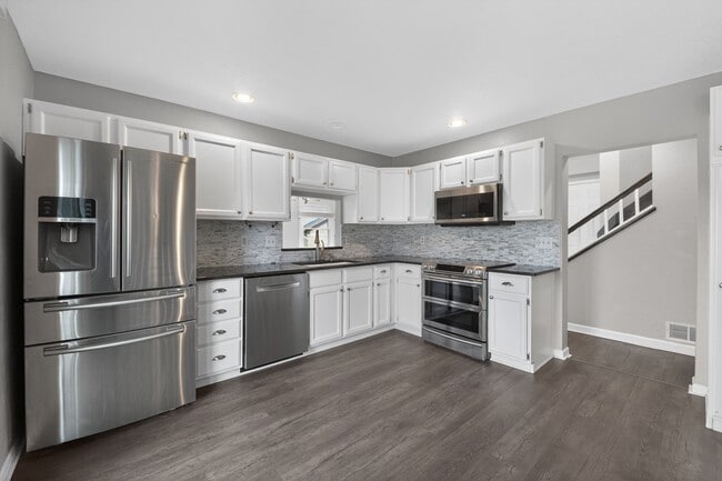 Building Photo - 5559 Wickerdale Ln