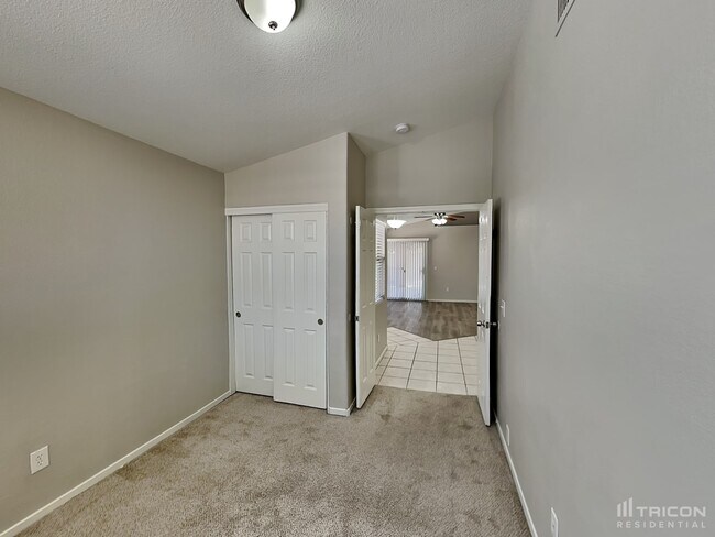 Building Photo - 5565 E Cy Young Dr