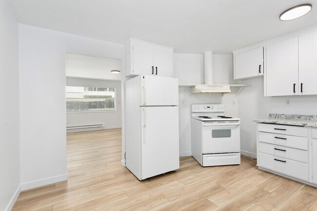 Building Photo - 610 S Sheridan Ave