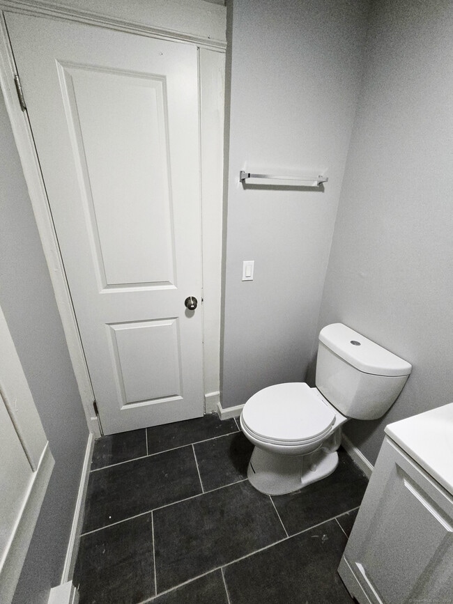 Building Photo - 652 Watertown Ave