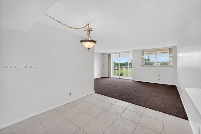 Building Photo - 3100 W Rolling Hills Cir