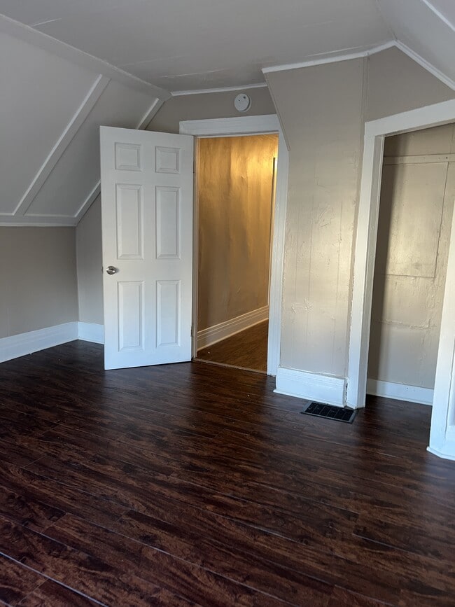 Building Photo - 367 Hawley St