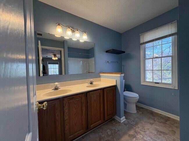 Building Photo - Great 2 Bedroom 2 Bath in Germantown