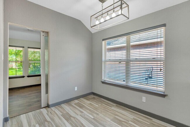 Building Photo - 18 N Star Ridge Cir