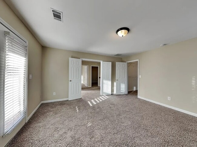 Building Photo - 64 Kenyon St SE