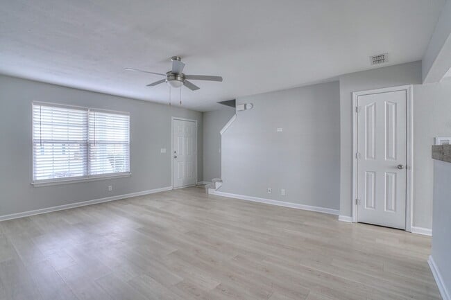 Building Photo - 415 Arapaho Dr