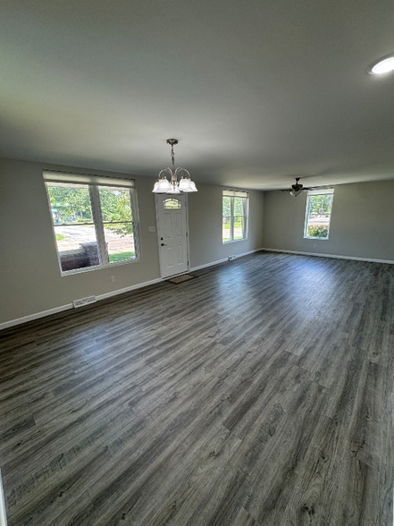 Building Photo - 1000 N Keebler Ave