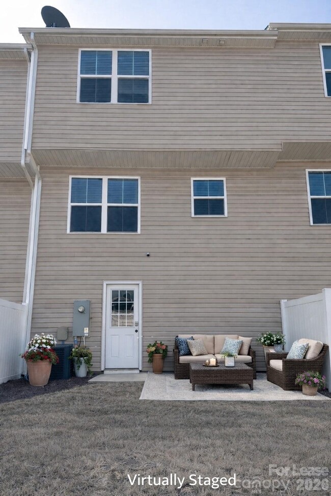 Building Photo - 708 Dillon Wy