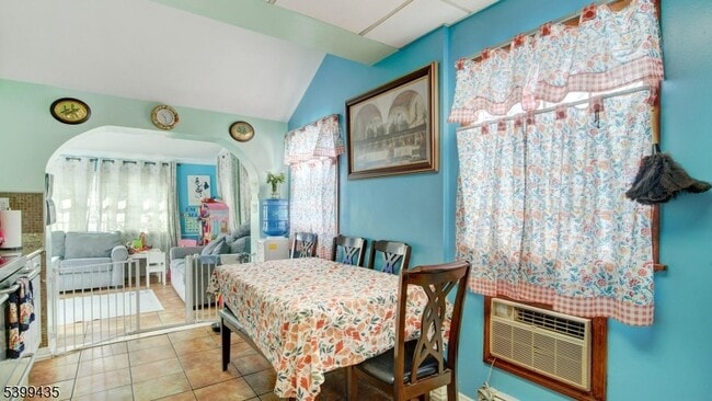 Building Photo - 836 Livingston Rd