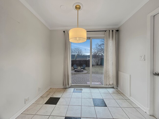 Building Photo - 2729 Vernon Ave S